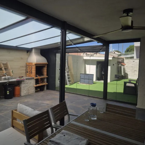 Cerramiento plegable de vidrio templado